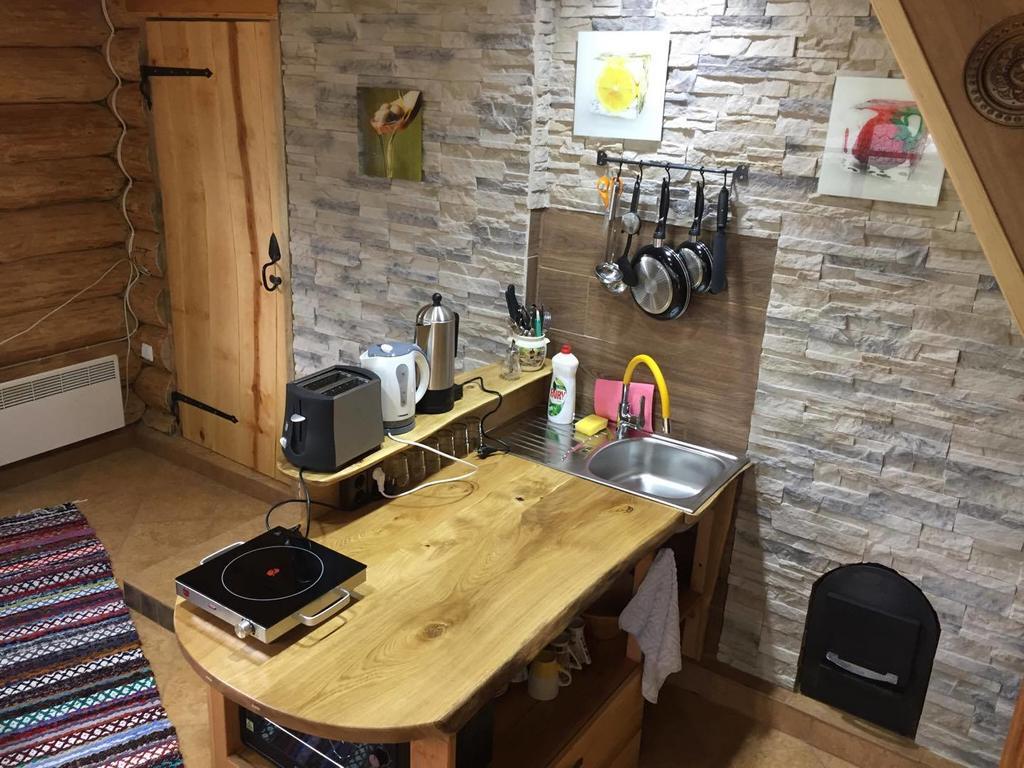 Ala-Laugu Holiday Home Leisi ภายนอก รูปภาพ